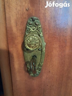 retró ruhásszekrény