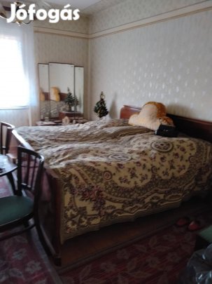 retro vintage fényes fa ágy