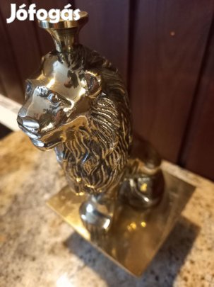 sárgaréz oroszlán szobor