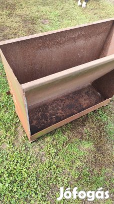 sertés önetető etető