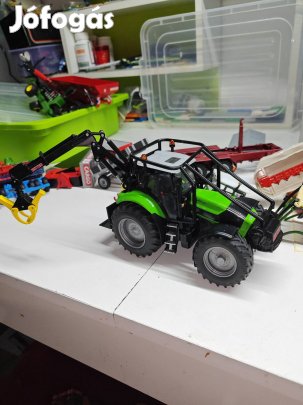siku 1:32 Erdészeti traktor 