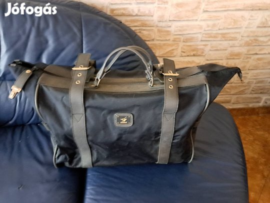 sötétkék vizhatlan utazotaska