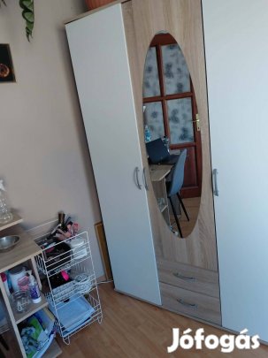 stílusos tükrös gardróbszekrény eladó 