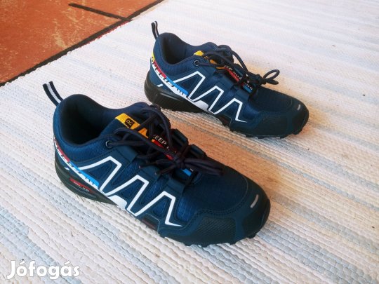 szabadidö edző cipő