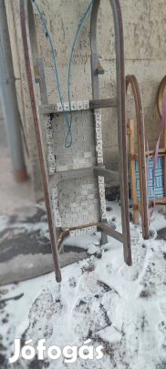 szánkók több darab 