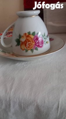 szép kávéscsésze aljjal