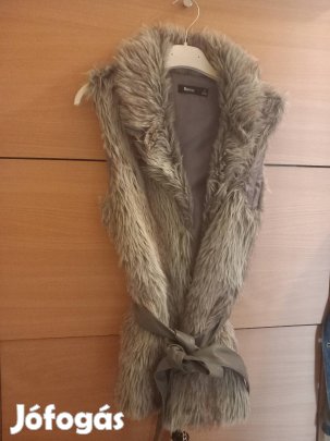 szép női szőrme mellény