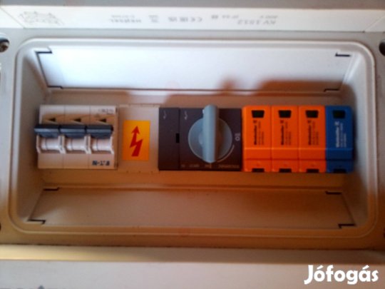 szerelt napelemes doboz, biztosíték