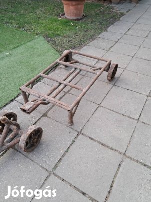 szétakaszthatós  vas kiskocsi