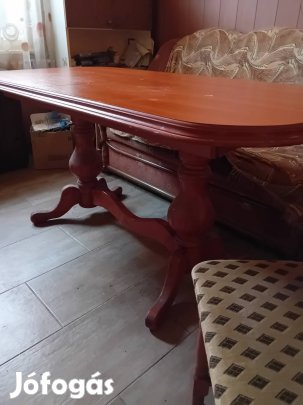 széthúzható étkezőasztal székekkel