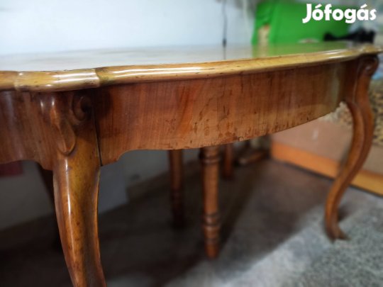 szétnyithatós barokk asztal