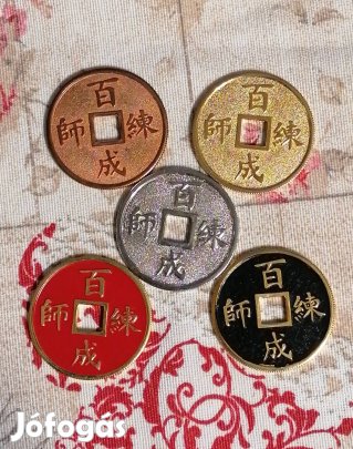 színes Távolkeleti szerencse érme