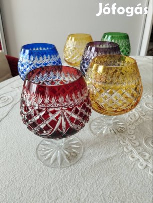 színes boros pohár 