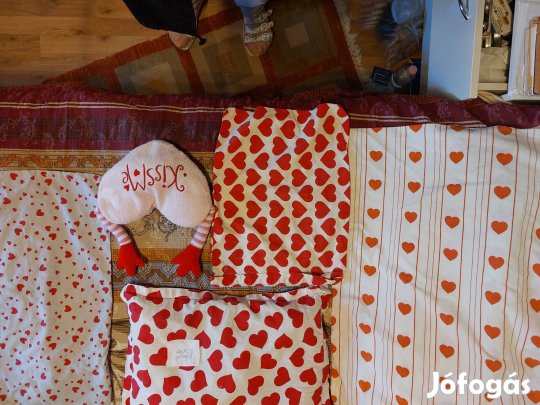 szivecskés ágynemű