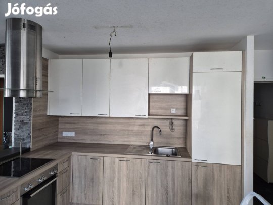 teljes gépekkel konyhabútor eladó Kecskeméten 