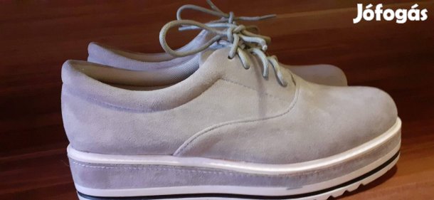 teljesen új nem volt viselvr  37- női cipő,