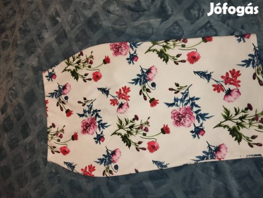 térdig érő szoknya 