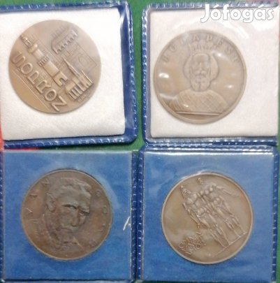 tokban nagy méretű plaket