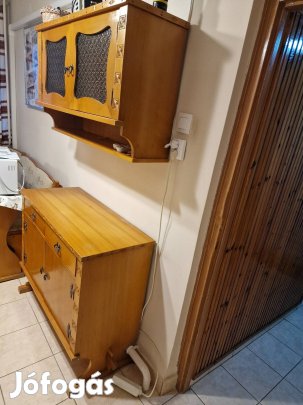 tömörfa  tálaló üveges vitrinel 