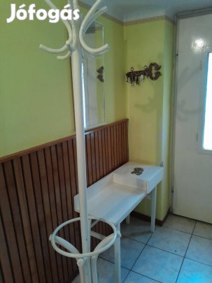 tükrös fésülködő asztal 