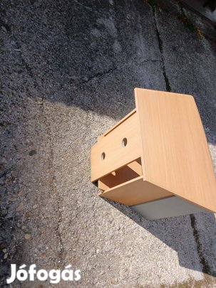 tv állvány üveg polc is jár hozzá