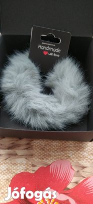 új türkiz kék, világoskék pihe puha szőrös hajgumi 