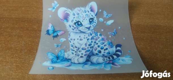 új ülő pillangós hópárduc kölyök vasalható matrica minta 