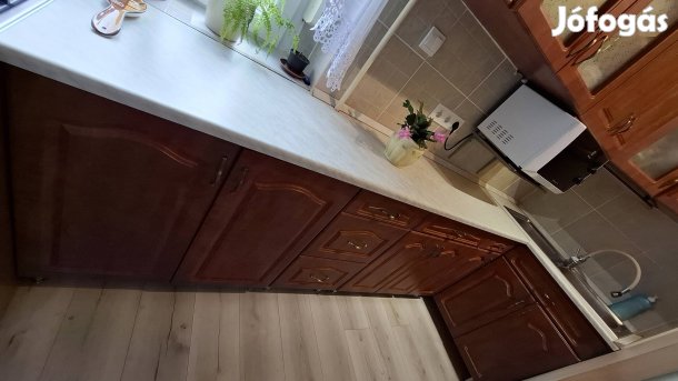 újszerű,szép konyhabútor 