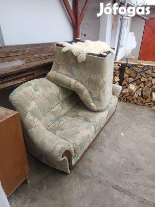 ülőgarnitúra 1 db 2-3 fős 2 db egy fő fotel