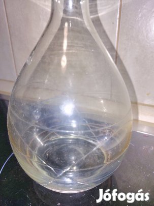 üvegek pálinkás és salátás