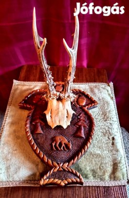 vadász hagyaték kézzel faragott fatalpon