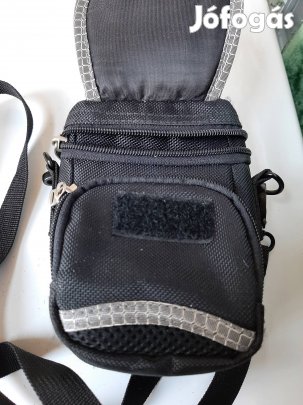 vállon átvethető hosszú fülű fekete táska 