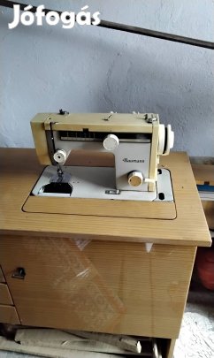 varrógép, asztal,szék 