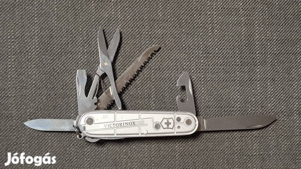 victorinox huntsman Serrated silvertech és svájci bicska 