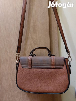 világos barna kis  válltáska