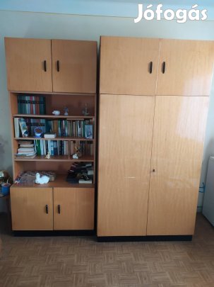 világos retro könyvszekrény, tároló szekrény 