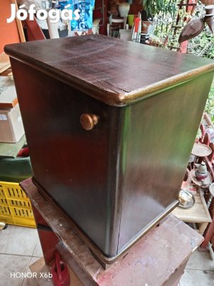 vintage éjjeli szekrény igazi fából 