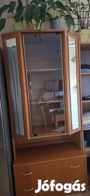 vitrines szekrény