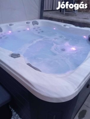 wellness jakuzzi 6 Szemelyes