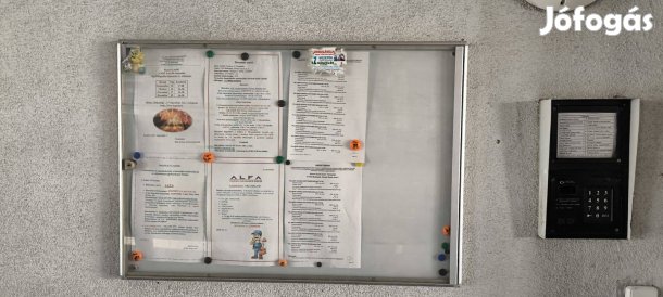 zárható hírdető tábla,fali vitrin